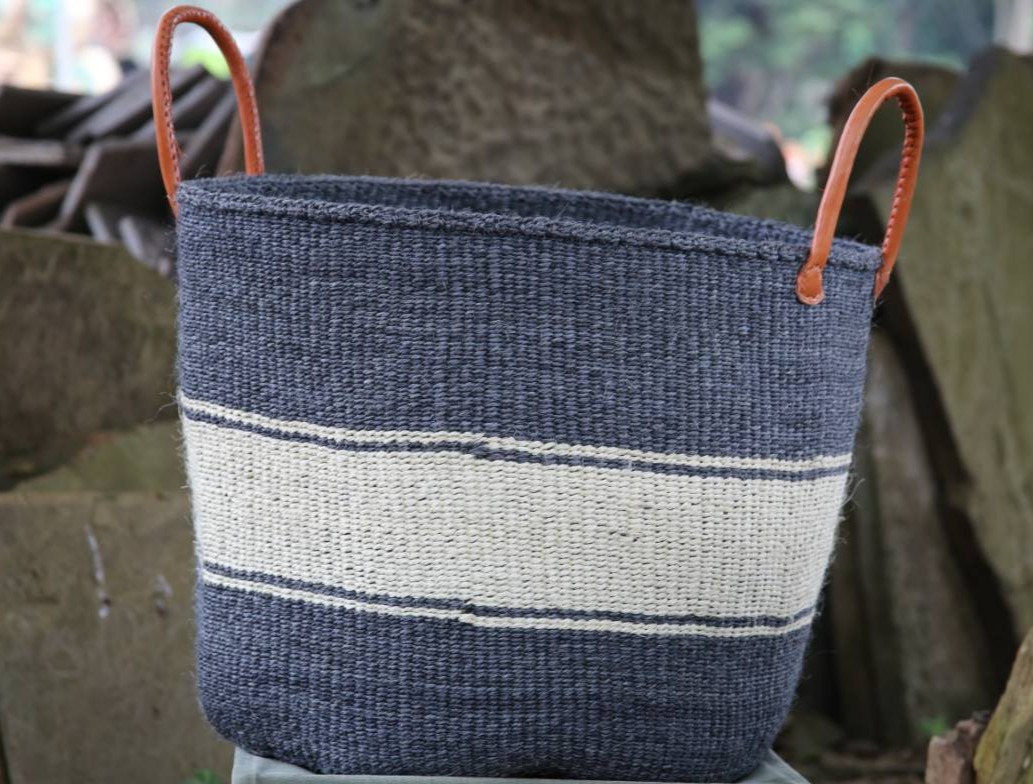 Grey and off-white in the middle with basket handles (different variations), Kiondos